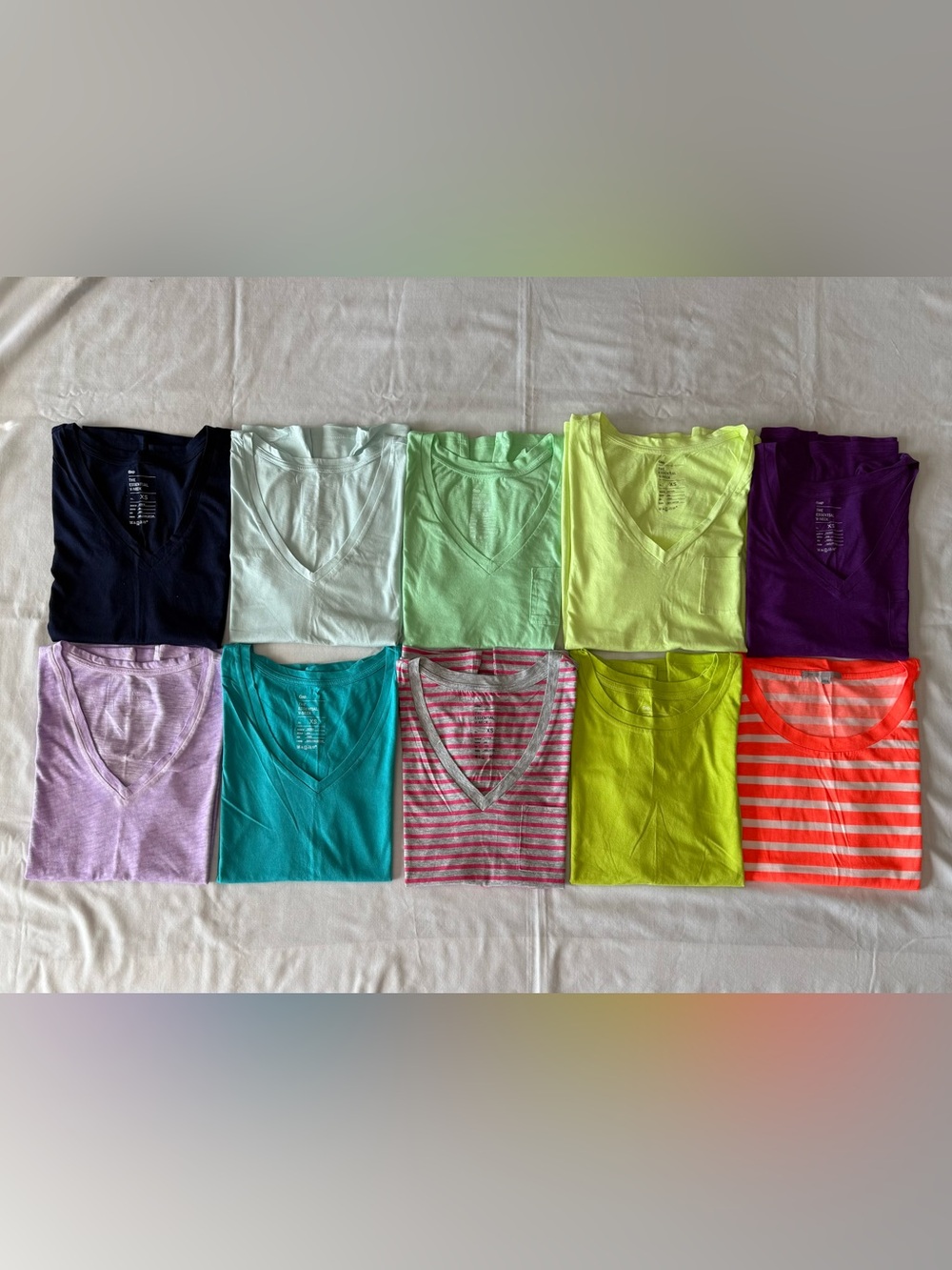 Lot of 10 Gap Essential Tees Size XS Excellent Condition V-Neck Crew Neck Bundle